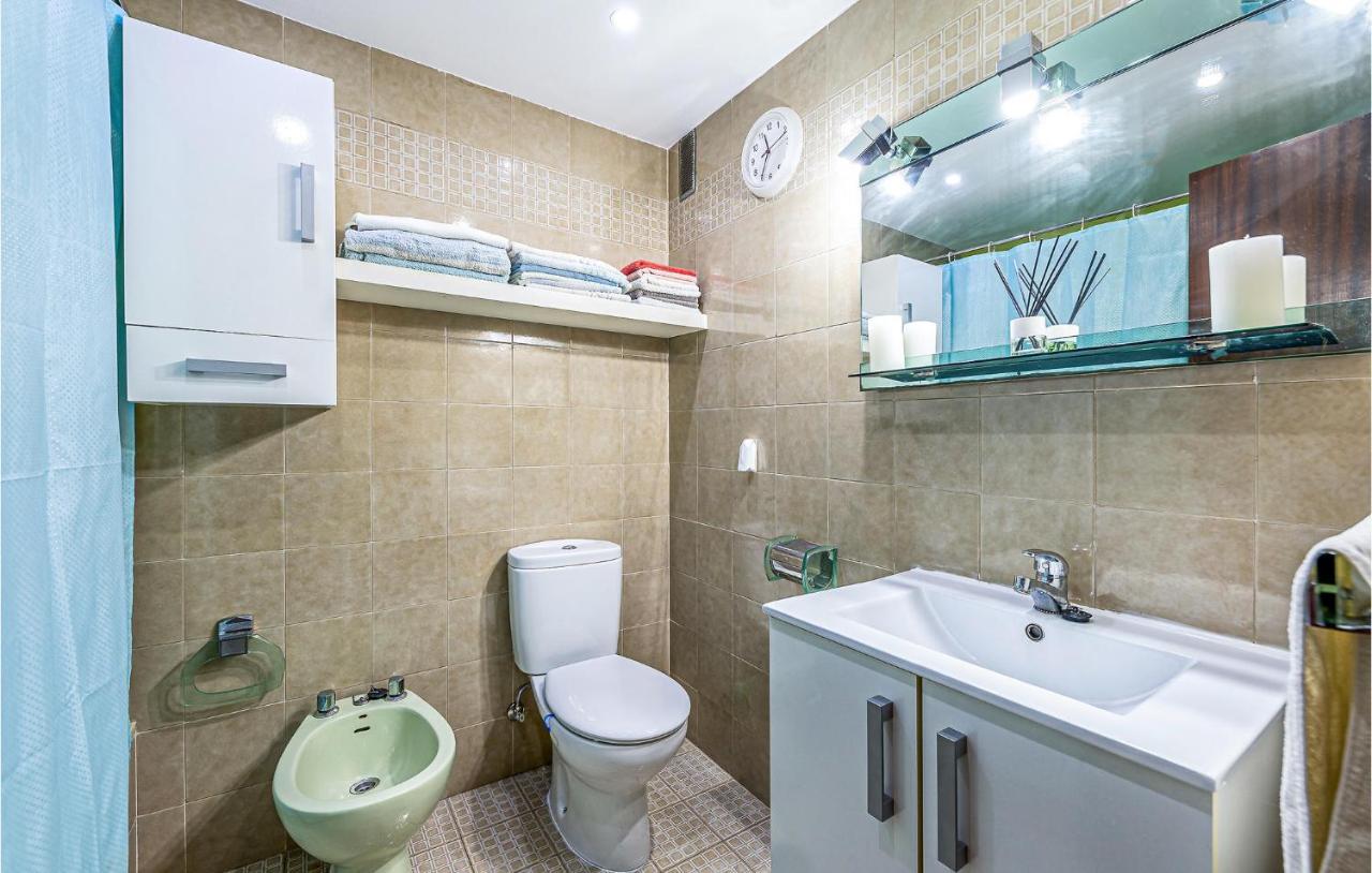 4 Bedroom Nice Apartment In טורמולינוס מראה חיצוני תמונה